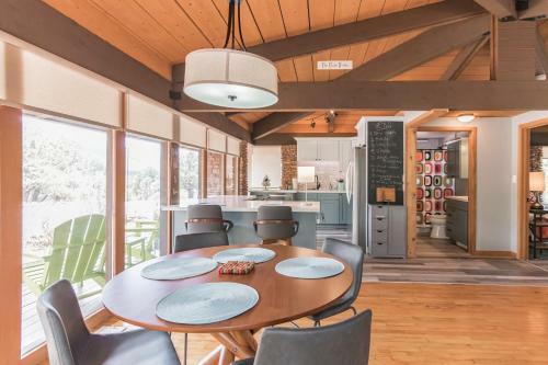 Glass House Elk Rim Pine Cabin