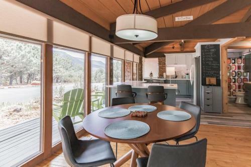 Glass House Elk Rim Pine Cabin