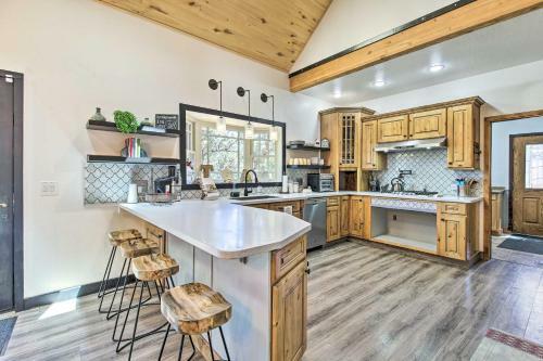 Evolve Spacious Bohemian Cabin 9 Miles To Lake!