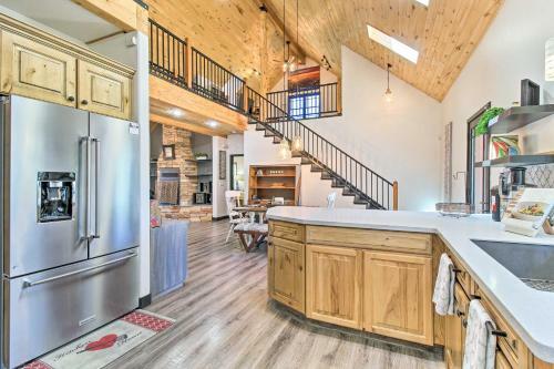 Evolve Spacious Bohemian Cabin 9 Miles To Lake!
