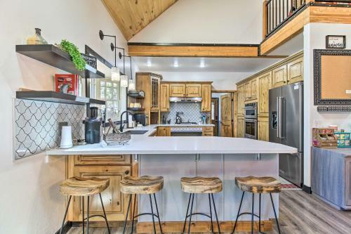 Evolve Spacious Bohemian Cabin 9 Miles To Lake!