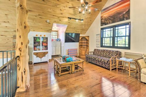 Evolve Spacious Bohemian Cabin 9 Miles To Lake!