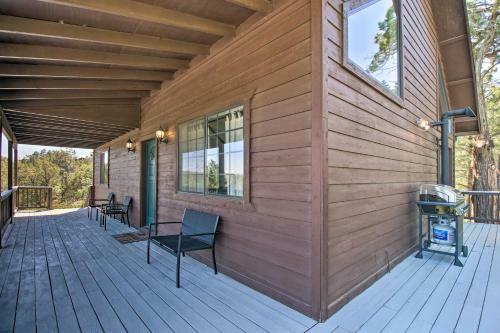 Modern Show Low Retreat With Deck And Mtn Views!