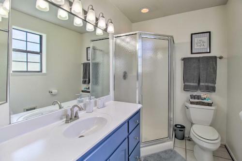 Modern Show Low Retreat With Deck And Mtn Views!