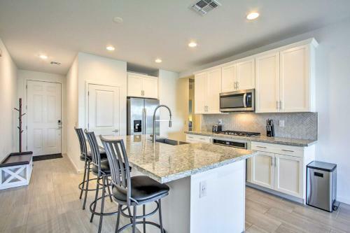 Modern Retreat About 21 Mi To State Farm Stadium!