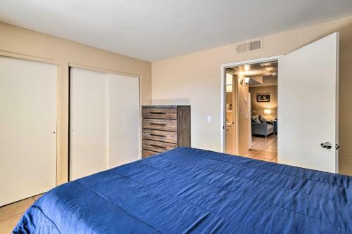 Apartamento Surprise Condo With Patio, 3 Mi To Downtown!