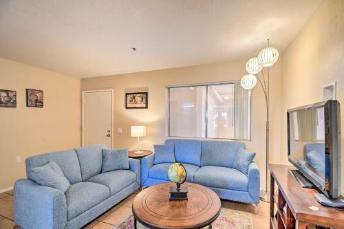 Apartamento Surprise Condo With Patio, 3 Mi To Downtown!