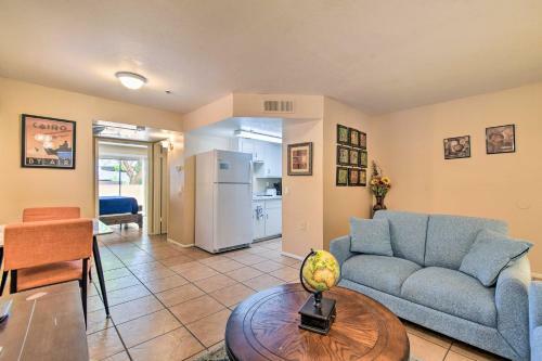 Apartamento Surprise Condo With Patio, 3 Mi To Downtown!