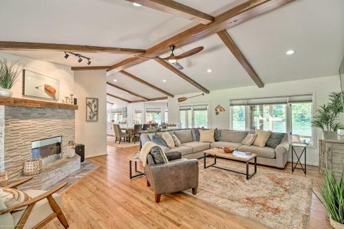 Cotter Home With Direct Access To White River!
