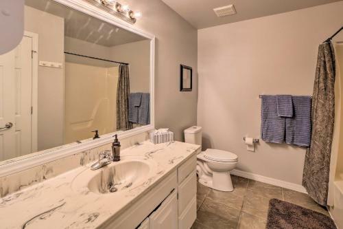 Convenient Centerton Retreat With Deck And Yard!