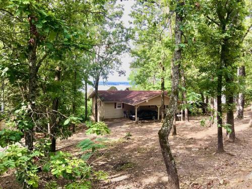 Greers Ferry Lake View Home 4br, 2ba