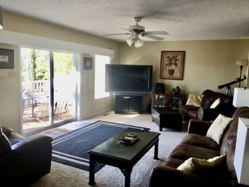 Greers Ferry Lake View Home 4br, 2ba