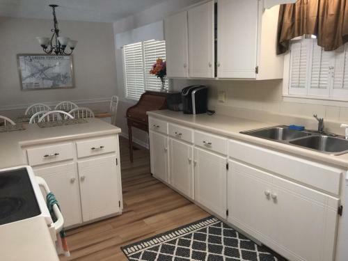 Greers Ferry Lake View Home 4br, 2ba