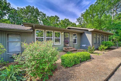 Stunning Bella Vista Retreat With Lake Access!