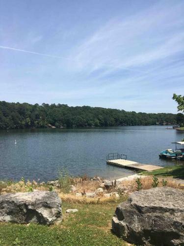 Be Our Guest And Vacay By The Lake!