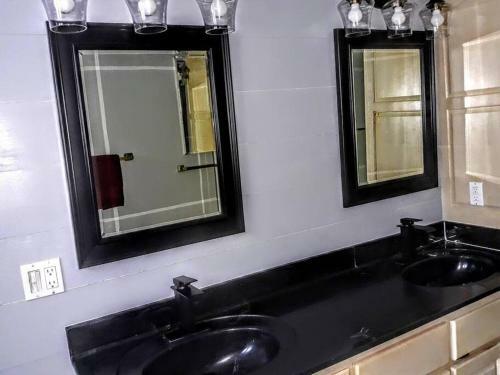 Villa Amazing Views, Family Fun, Private Dock, Sleeps 16