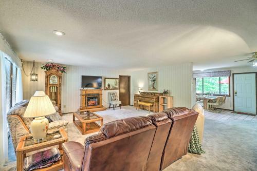 Mountain Home Retreat About 5 Mi To Norfork Lake!