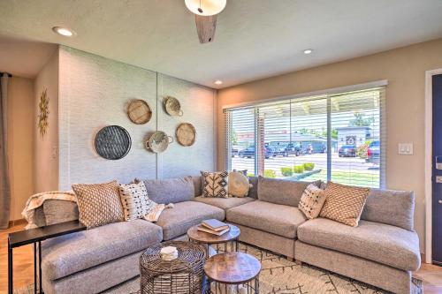 Sun-dappled Phoenix Getaway With Patio And Yard!