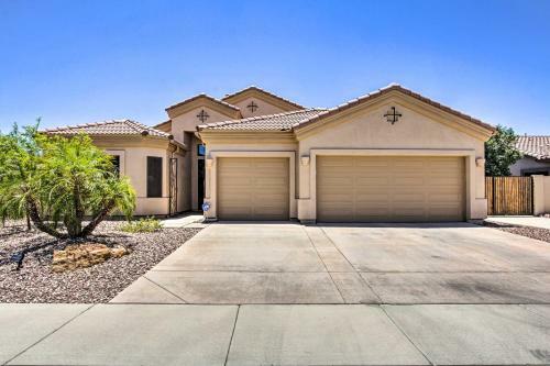 Family-friendly Home About 11 Mi To Dtwn Phoenix!