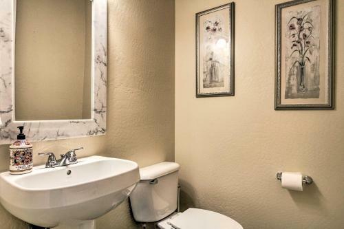 Family-friendly Home About 11 Mi To Dtwn Phoenix!