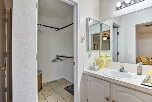 Sun-lit Tucson Digs With Private Pool And Patio!