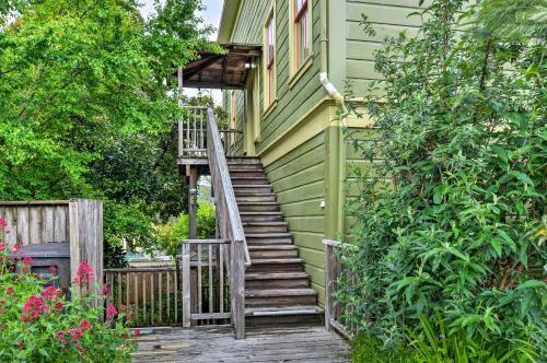 Charming Apartment In Downtown Blue Lake!