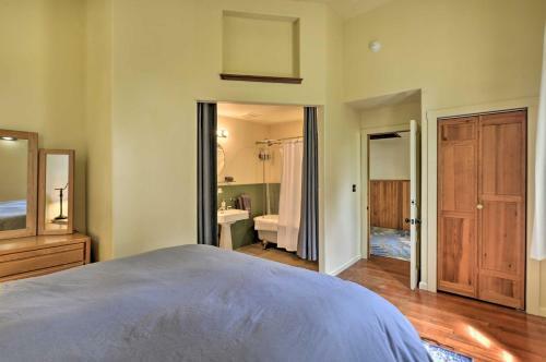 Charming Apartment In Downtown Blue Lake!
