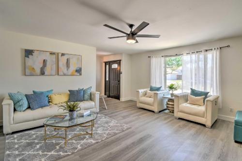 Bright Scottsdale Oasis With Modern Interior!