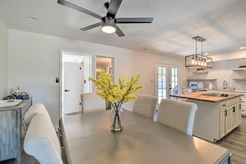 Bright Scottsdale Oasis With Modern Interior!