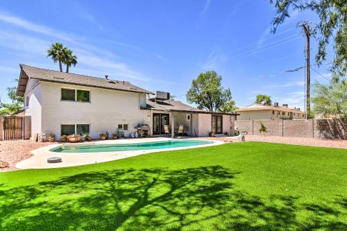 Bright Scottsdale Oasis With Modern Interior!