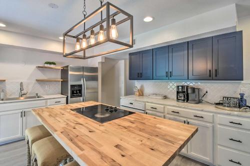 Bright Scottsdale Oasis With Modern Interior!