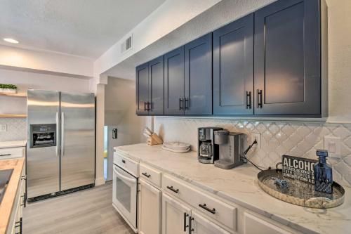 Bright Scottsdale Oasis With Modern Interior!