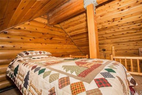 Peaceful Cabin Home With Breathtaking View!