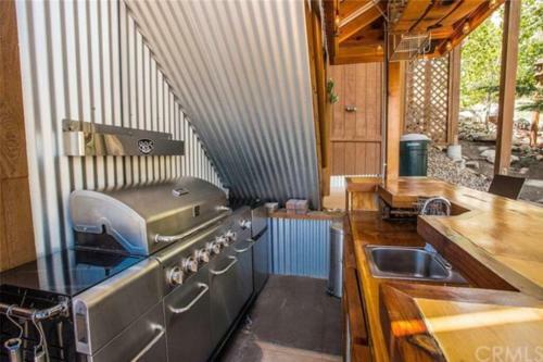 Peaceful Cabin Home With Breathtaking View!