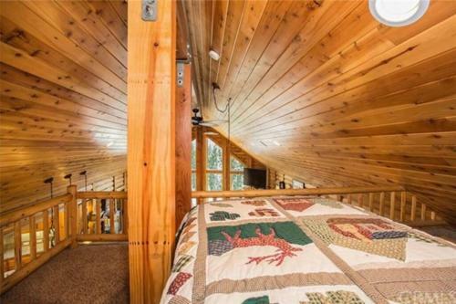 Peaceful Cabin Home With Breathtaking View!