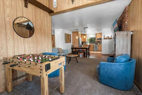 Romantic Family Getaway- With Playground & Firepit
