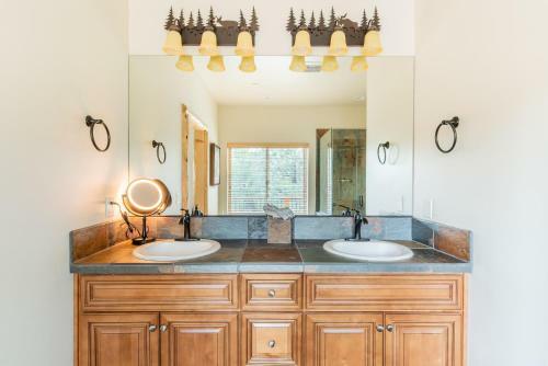 49 - Fawn Trail Lodge Home
