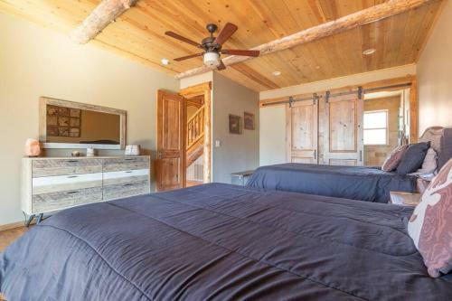 Nena's Nook Moonridge Log Mansion