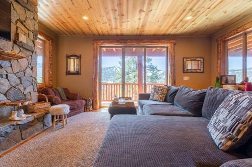 Nena's Nook Moonridge Log Mansion