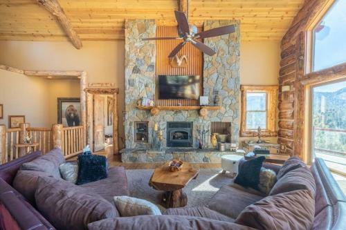Nena's Nook Moonridge Log Mansion
