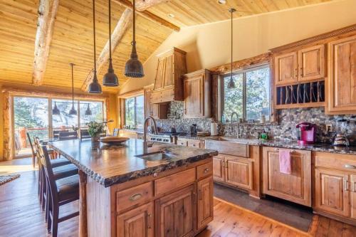 Nena's Nook Moonridge Log Mansion