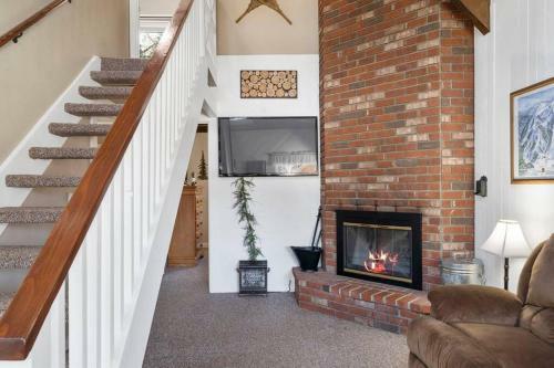 Sleepy Hollow Lodge-bbq,fireplace,great Location!