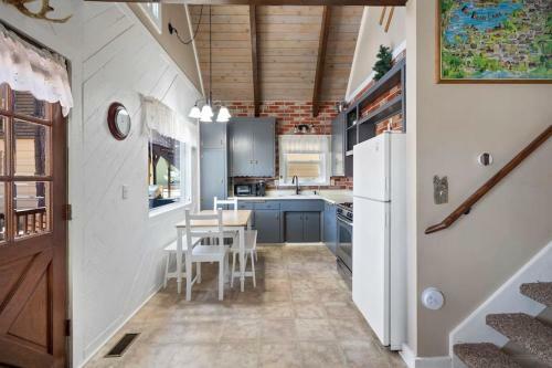 Sleepy Hollow Lodge-bbq,fireplace,great Location!