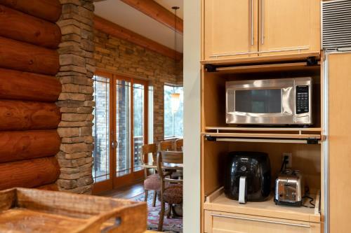 10 - Wild Horse Estate Cabin