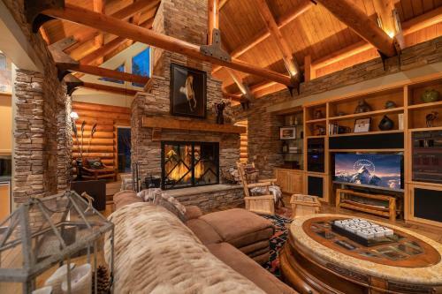 10 - Wild Horse Estate Cabin
