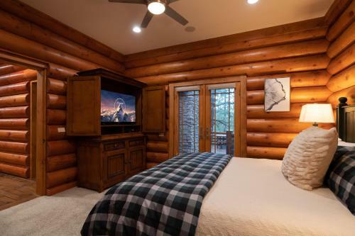 10 - Wild Horse Estate Cabin