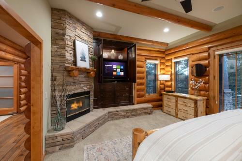 10 - Wild Horse Estate Cabin