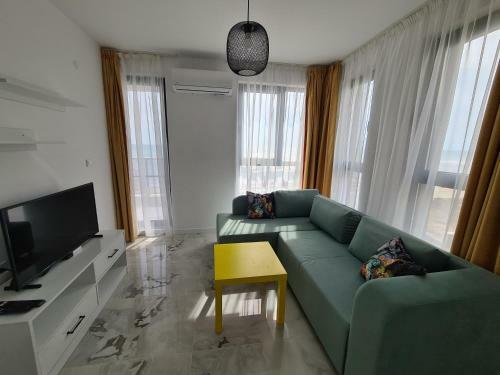 Gold Beach Apart Obzor
