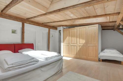 City Apartment Perfect For A Family Or Group!