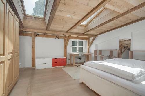 City Apartment Perfect For A Family Or Group!